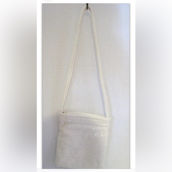 Vintage Lumured Handbag Ivory Cream Off White Mesh Evening Bag
Purse - Picture 5 of 13